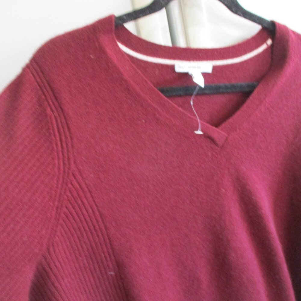 Isaac Mizrahi Deep Burgundy V-Neck Sweater *21 - Picture 2 of 4